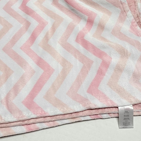 Nuby Plush Soft Baby Girl Pink White Chevron Zig Zag Blanket - Picture 3 of 5